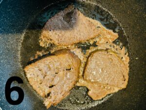 Pane in padella a cuocere