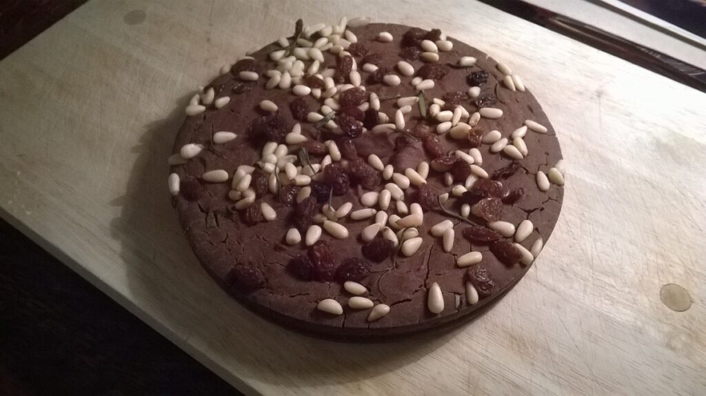 Castagnaccio_with_pine_nuts