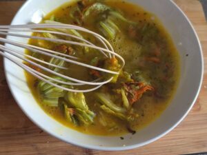 aggiunta di fiori di zucca