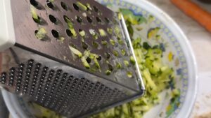 grattugiare le zucchine