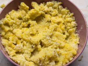 patate schiacciate e condite