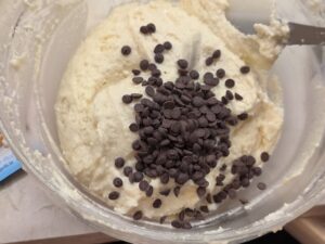 Aggiungete le gocce di cioccolata