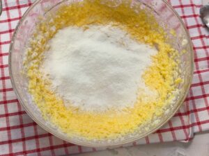 Latte, zucchero e aromi