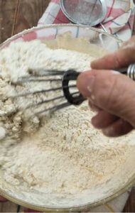 Unite farina e lievito