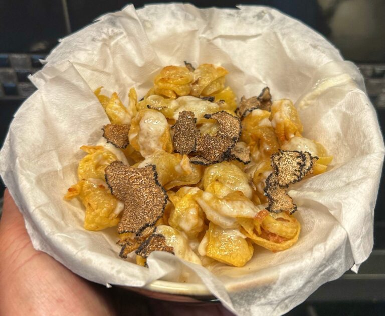 Tortellini fritti, crema di parmigiano e tartufo estivo