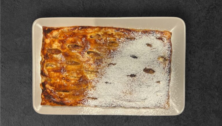 Strudel con mela Red Stark, ricotta, cannella, vaniglia e marmellata di arancia
